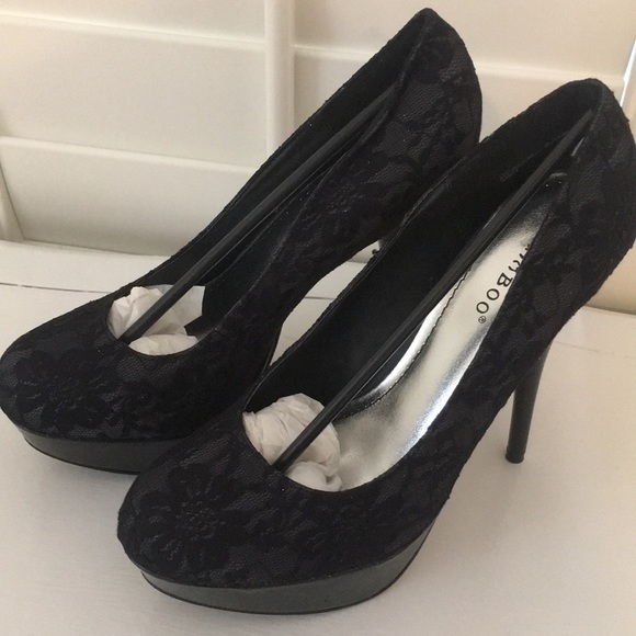 Black Lace Stiletto pump heels - Picture 2 of 5